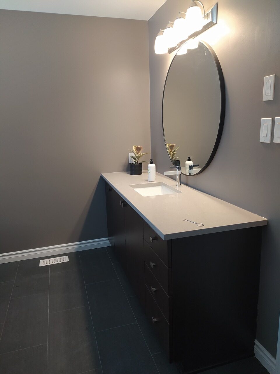 Custom accessible shower en suite