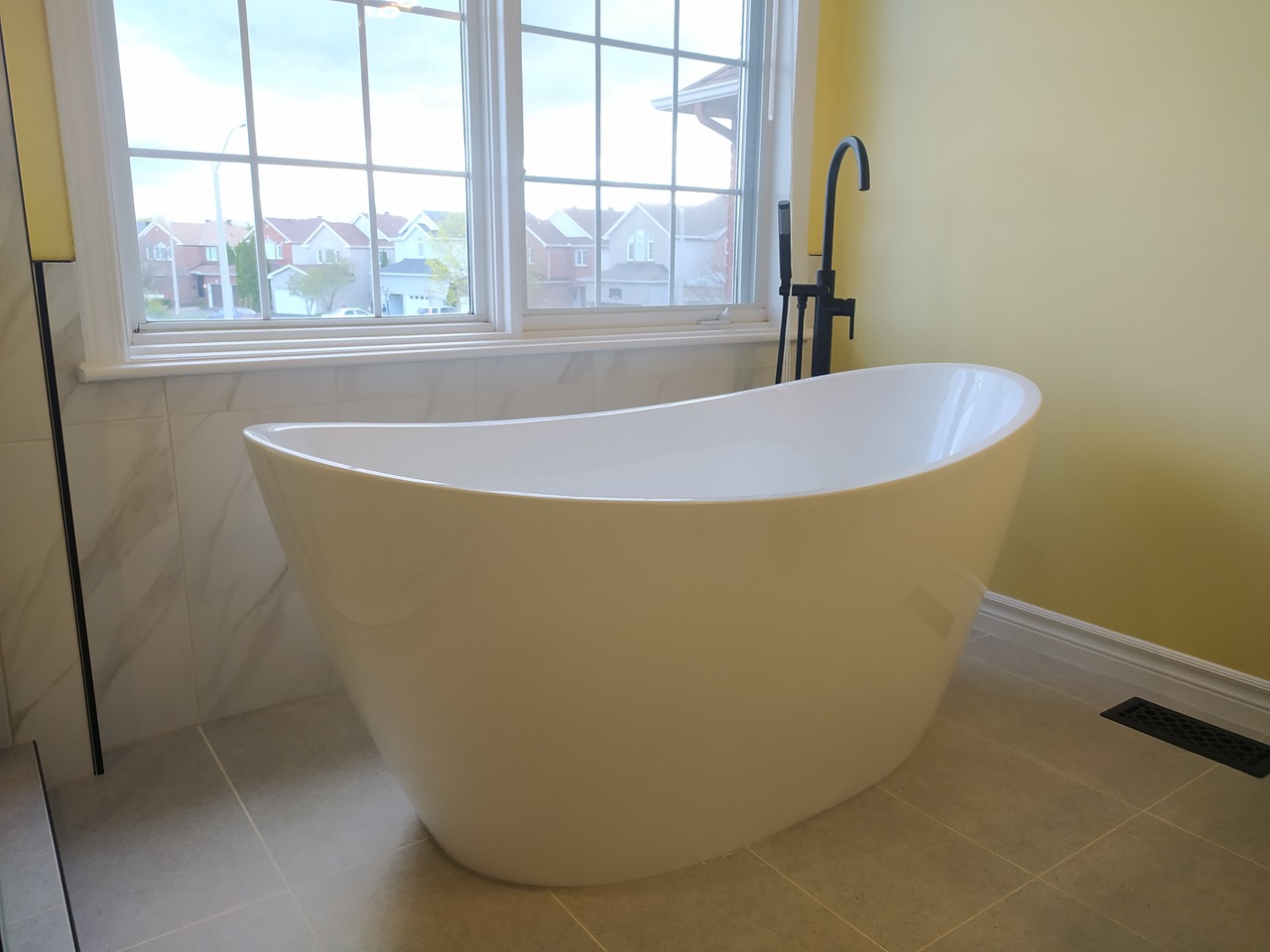 Modern En Suite in Barrhaven
